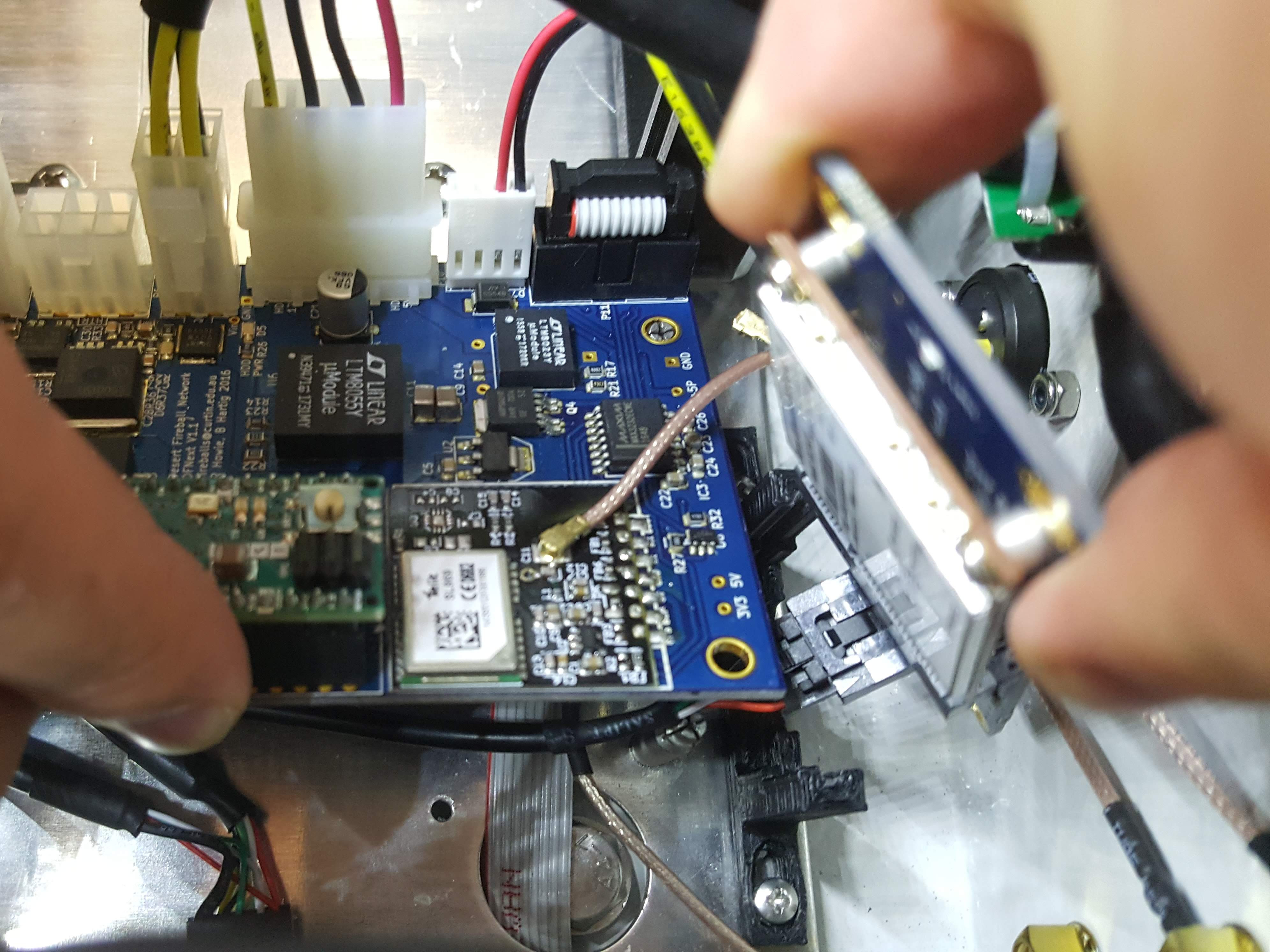 Install_modem_with_connector_under_pcb.jpg