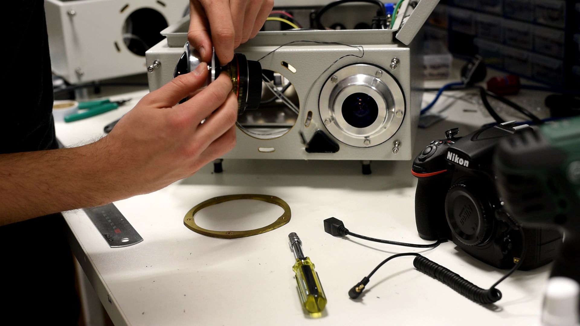 lens_install_bolts_thru_rubber.jpg