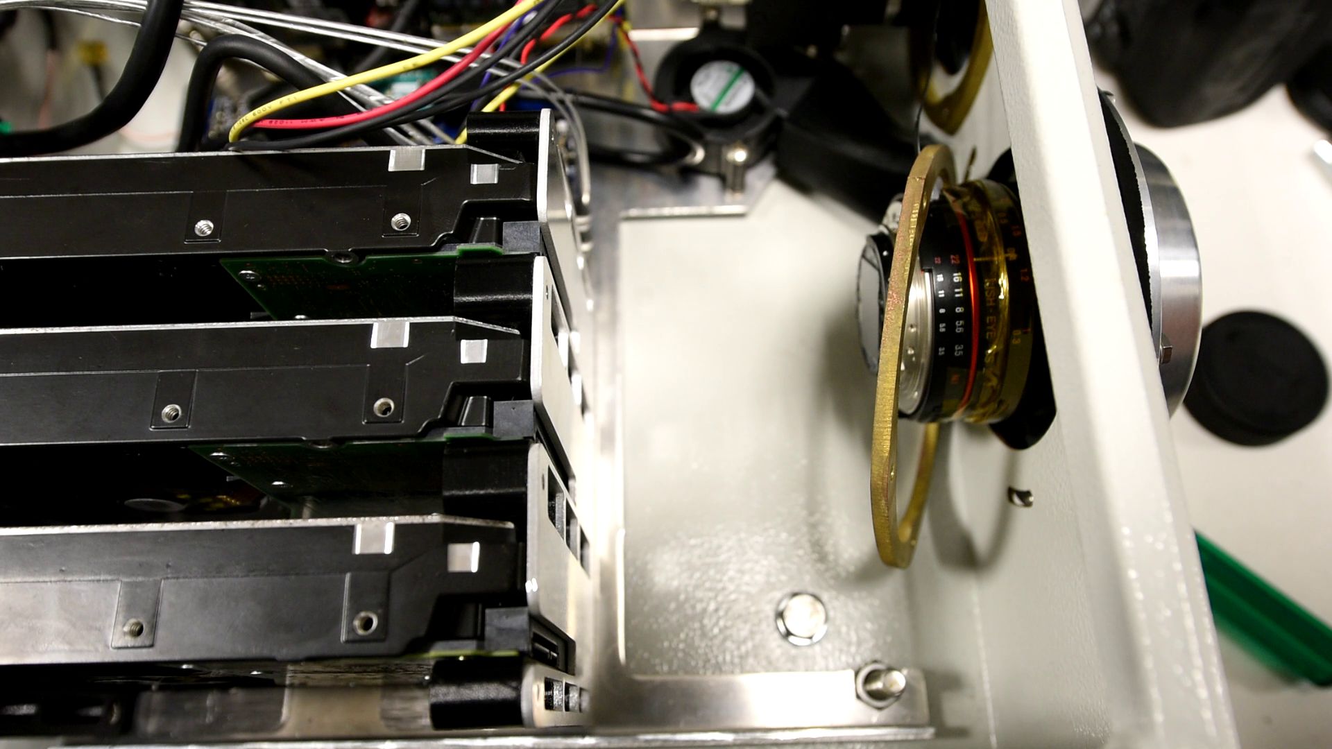 lens_install_hdd_power_out.jpg